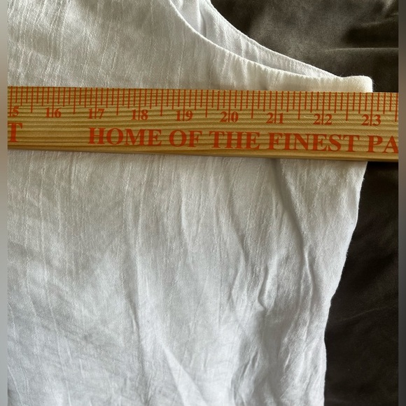 Fever Women’s Plus Size White Sleeveless Top, Handkerchief Hem, Linen; Size XXL - Picture 8 of 9